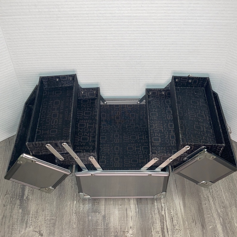 Soho Makeup Case - Picture 7 of 8